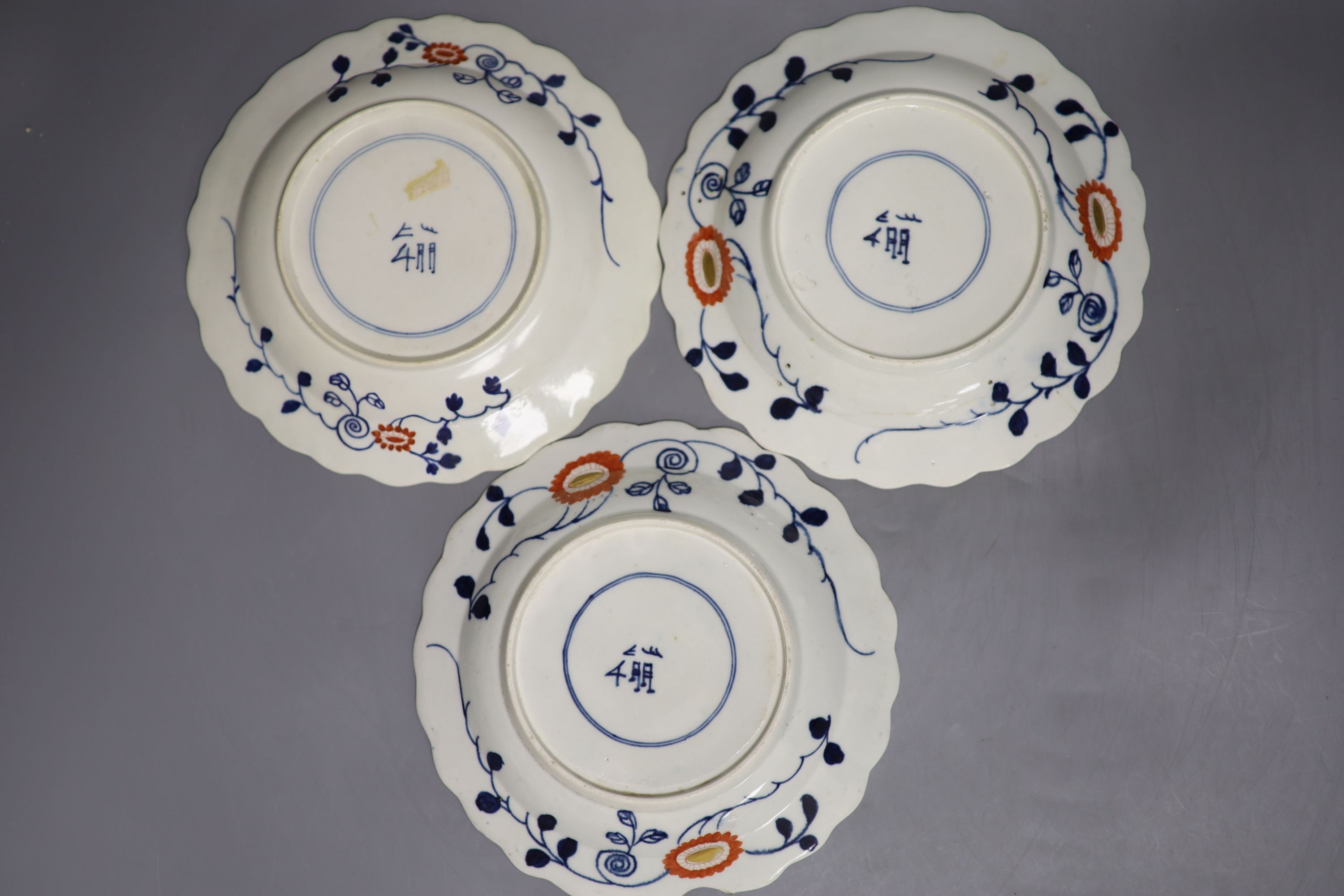 A set of three Worcester Japanese Fan pattern plates, diameter 19cm